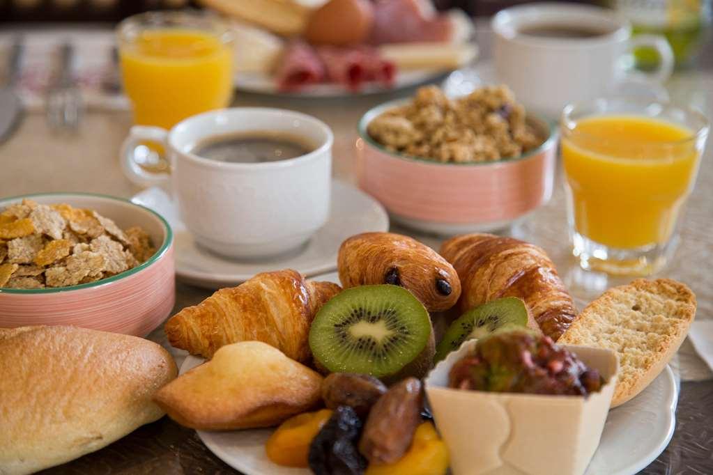 Brit Hotel Le Lion D'Or Chinon Amenities photo