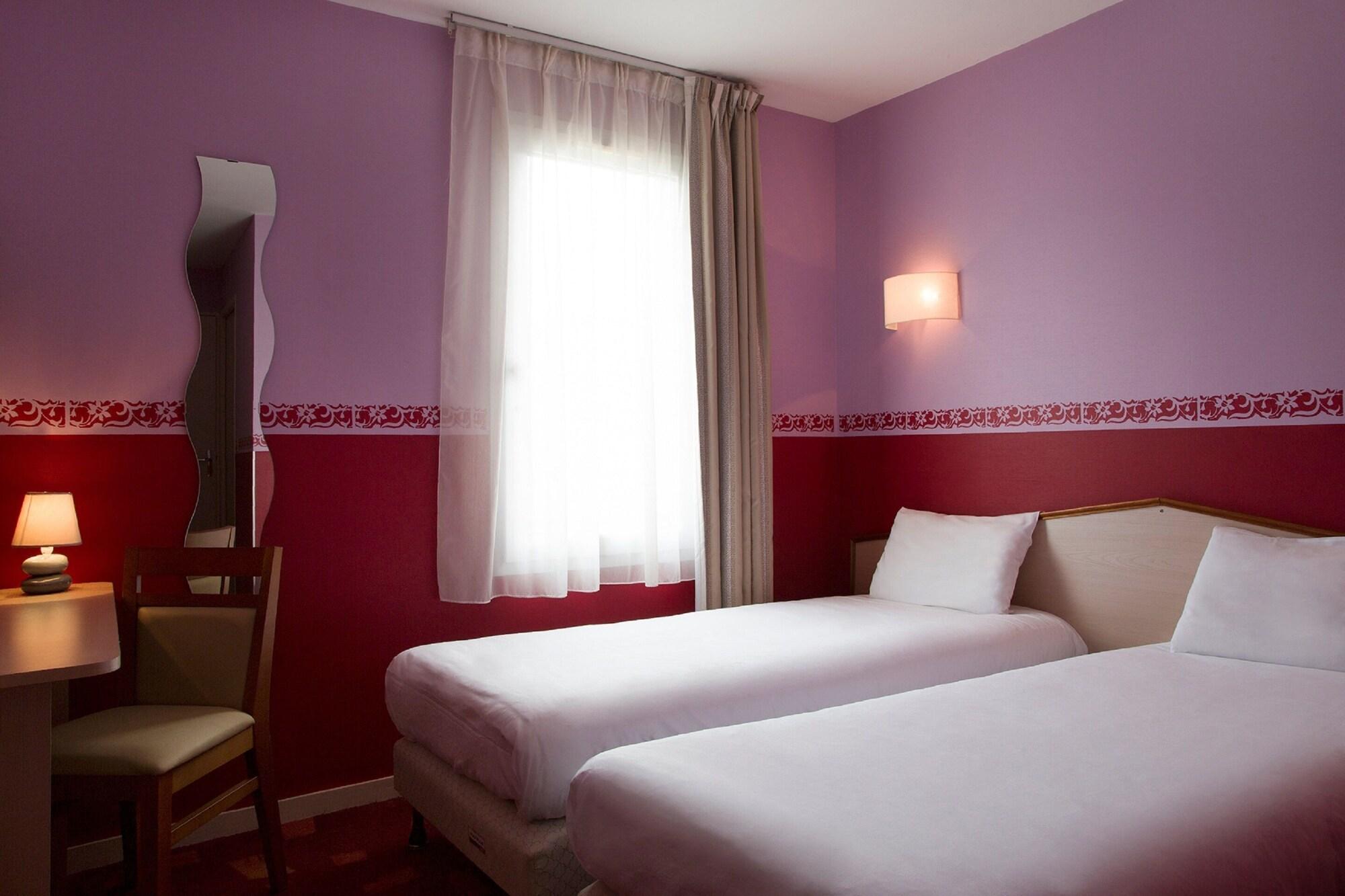 Brit Hotel Le Lion D'Or Chinon Exterior photo