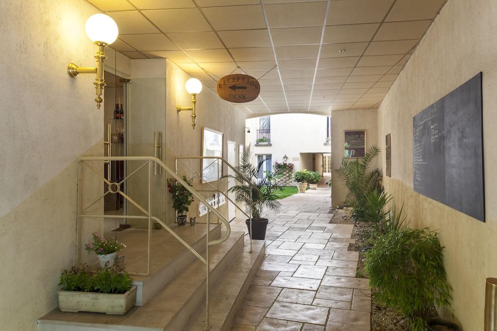 Brit Hotel Le Lion D'Or Chinon Exterior photo