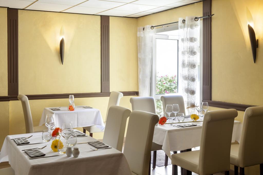 Brit Hotel Le Lion D'Or Chinon Exterior photo